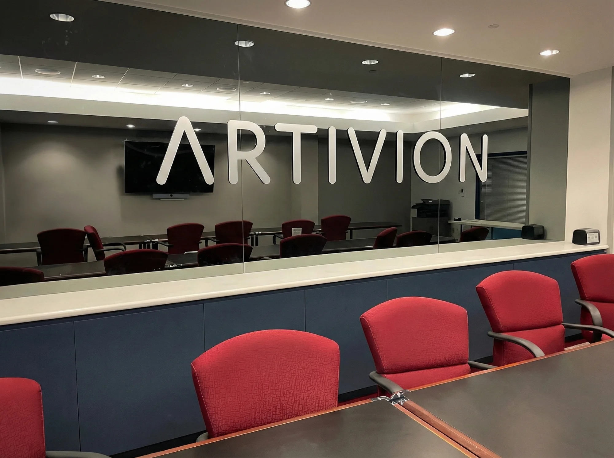 Custom window graphics for Artivion